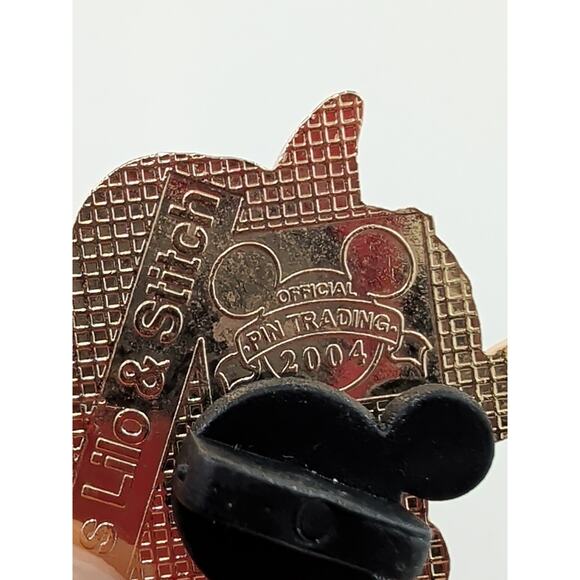 Walt Disney World Pin Lilo Hugging Stitch 2004 31022 - Picture 3 of 3